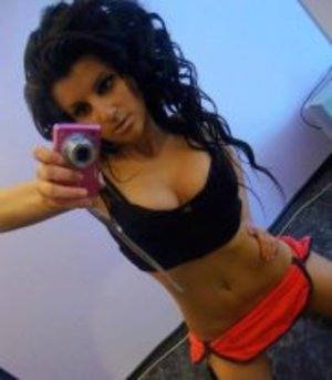 Mari, 23 from Tennessee | Older Men and Younger Women Dating