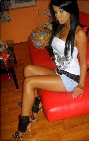 Meet Vivian from Kansas (26) | Discreet Adult Dating