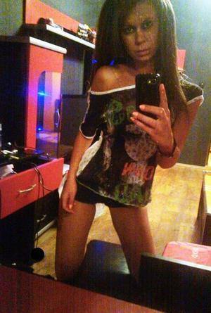 Selina, 22, Oregon | Nearby Adult Singles