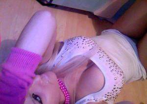 Aisha (24) profile photo in Ontario