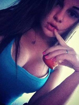 Yaretzi (28) in Alberta | Local Adult Woman