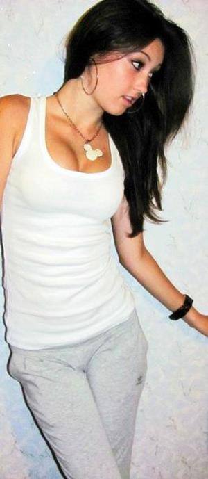 Michaela (19) in Wisconsin | Local Adult Woman