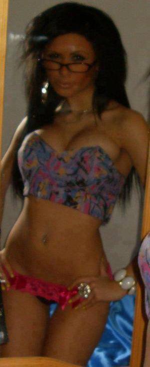 Briana (18) in Tennessee | Local Adult Woman