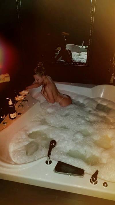 Chat with Izabella (29) | New York Local Women