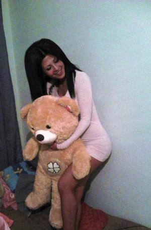 Meet Cayla (27) from Ontario | Local Dating Profile