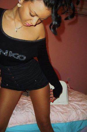 Elise, age 18, local profile image in Pennsylvania