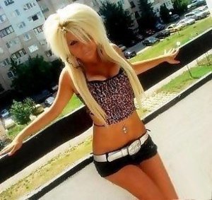 Looking for local cheaters? Take Carissa from Missouri home with you