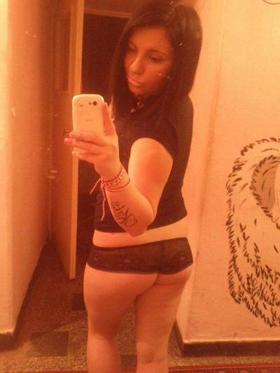 Looking for local cheaters? Take Latasha from Lebanon, Kansas home with you