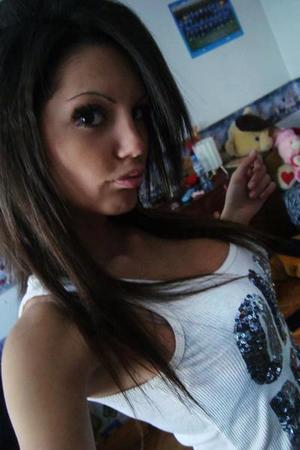 Meet local singles like Cora from Florida who want to fuck tonight