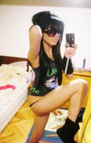 Beatrice from South Carolina is looking for adult webcam chat