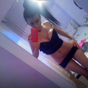 Dominica from Henrieville, Utah is looking for adult webcam chat