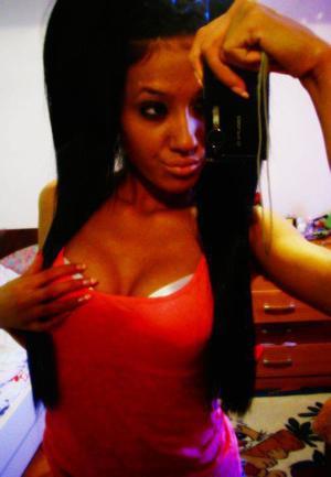 Courtney from Washington is interested in nsa sex with a nice, young man