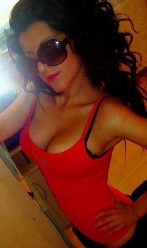 Ivelisse from Leeton, Missouri is looking for adult webcam chat