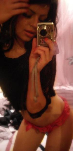 Karly from Wisconsin is looking for adult webcam chat