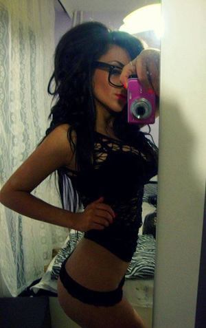 Elisa from White Swan, Washington is looking for adult webcam chat