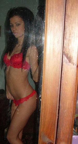 Tama from Bradenton, Florida is looking for adult webcam chat