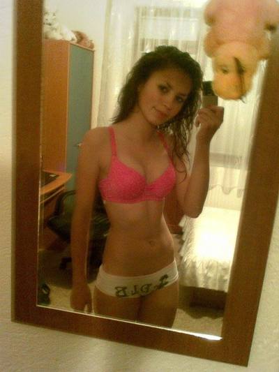 Kathyrn from  is looking for adult webcam chat