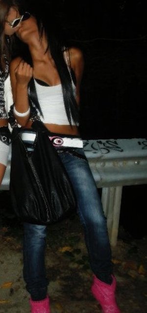Leticia from Georgia is interested in nsa sex with a nice, young man