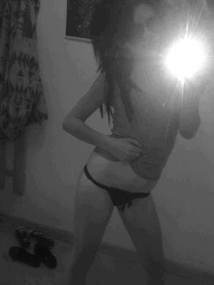 Jasmyn from Indiana is looking for adult webcam chat