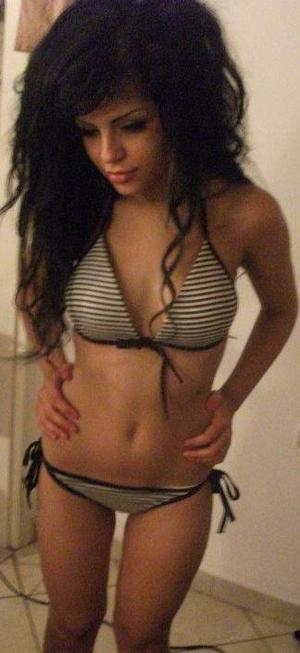 Meet local singles like Xochitl from Massachusetts who want to fuck tonight