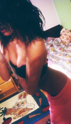 Jacklyn from Chicopee, Kansas is looking for adult webcam chat