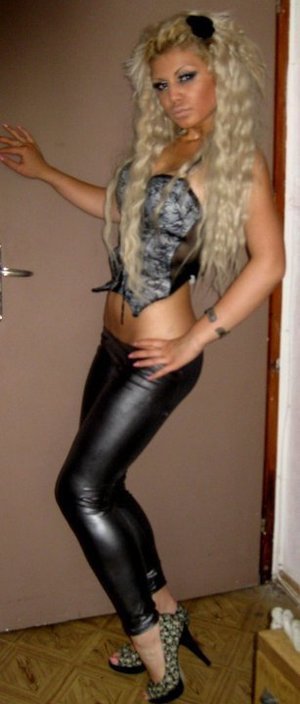 Kinsey from Washington is looking for adult webcam chat