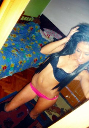 Chanel from Alabama is looking for adult webcam chat
