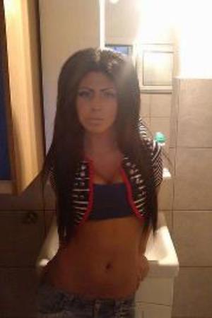 Shayna from Arkansas is looking for adult webcam chat