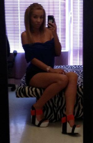 Looking for local cheaters? Take Genevieve from Florida home with you