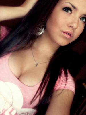 Corazon from Roseboro, North Carolina is looking for adult webcam chat